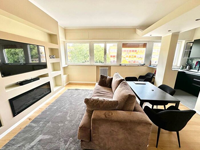 Appartamento quadrilocale in affitto in Piazza Grecia, Villaggio Olimpico, Roma