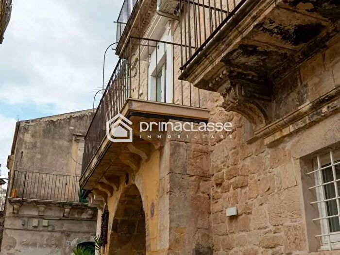 Casa con 8 locali in vendita in Modica