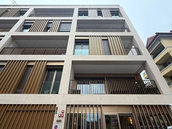 Appartamento trilocale in affitto in Via Flavio Stilicone, Cenisio, Milano