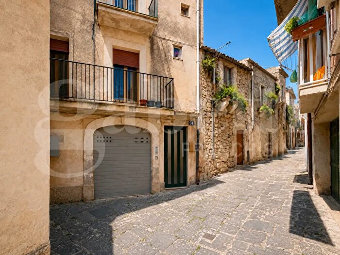 Casa con 7 locali in vendita in Via Palermo, Monterosso Almo