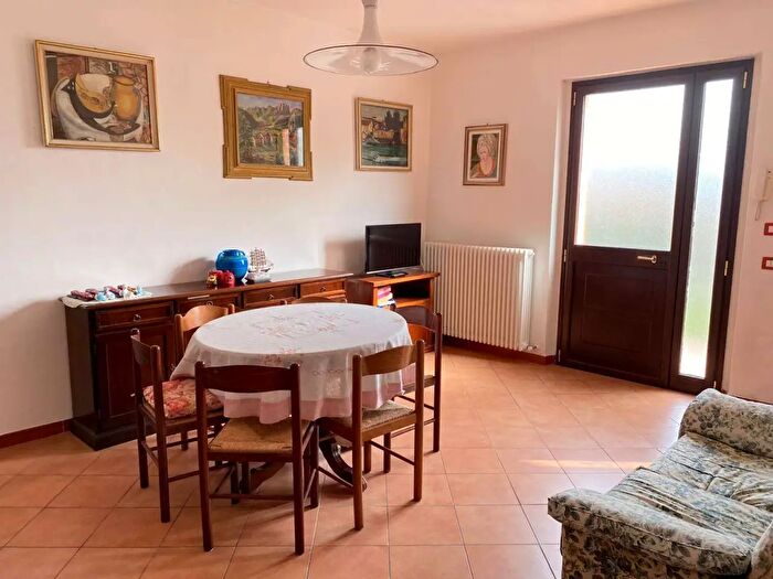 Appartamento trilocale in vendita in Via Ambrosoli, Spoleto