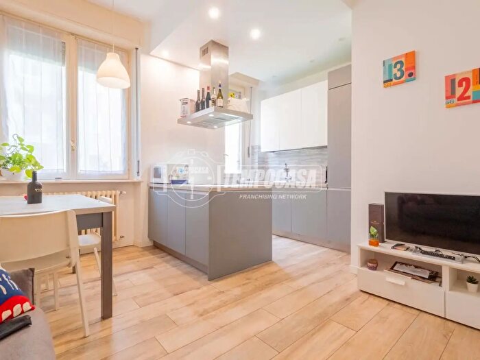 Appartamento trilocale in vendita in Via Santa Monica, Milano