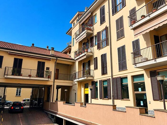 Appartamento quadrilocale in vendita in Via San Carlo Borromeo, Abbiategrasso