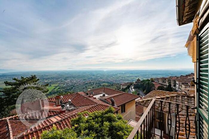 Appartamento con 6 locali in vendita in Via Nazionale, Cortona