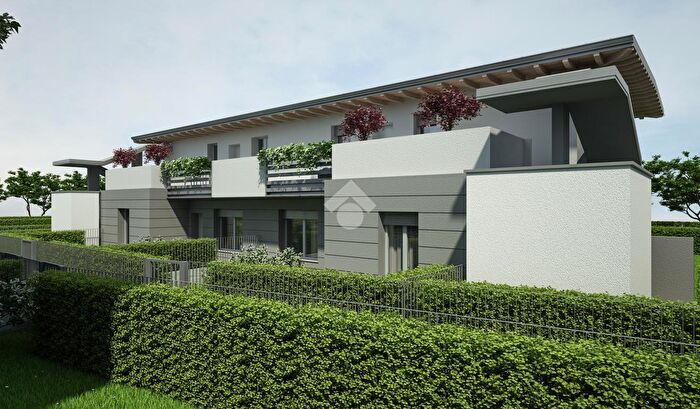 Appartamento trilocale in vendita in Appartamento in Villa Via Volta, Presezzo