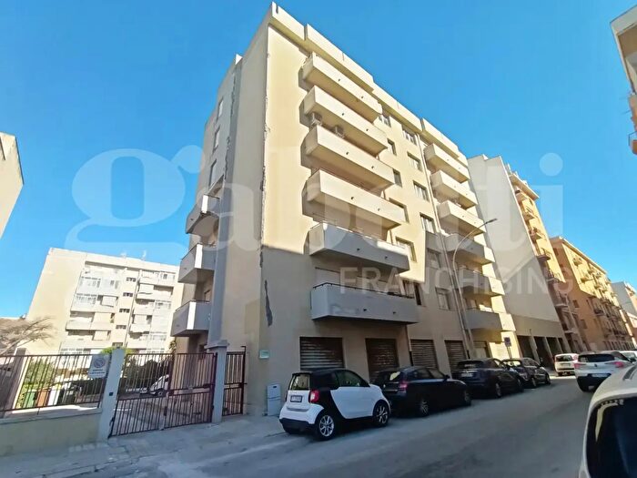 Appartamento quadrilocale in vendita in Via dei Mille, Trapani
