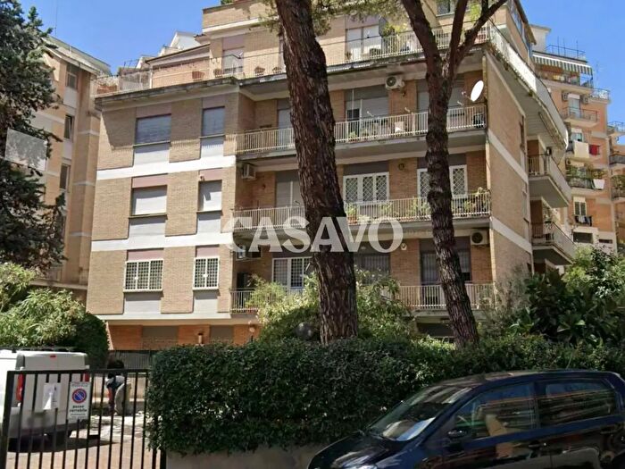 Appartamento trilocale in vendita in Via del Forte Braschi, Roma