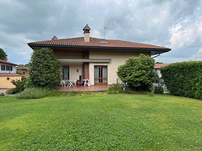 Casa con 5 locali in vendita in Via Varallo Pombia, Castelletto Sopra Ticino