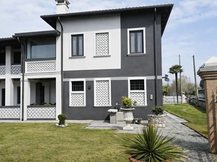 Casa con 6 locali in vendita in San Martino Di Lupari