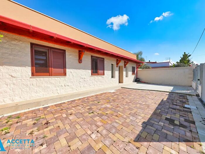 Casa con 5 locali in vendita in Via Lorenzo Il Magnifico, Taranto