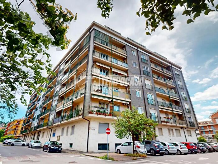 Appartamento trilocale in vendita in Via l Mercantini, Bra
