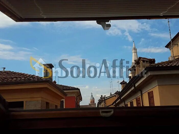 Appartamento con 7 locali in affitto in Via del Taglio, Modena