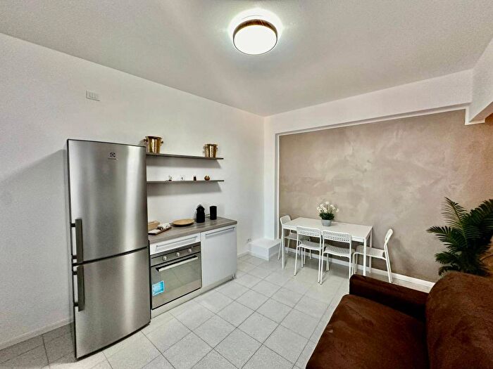 Appartamento bilocale in affitto in Via degli Arcimboldi, Missori, Milano