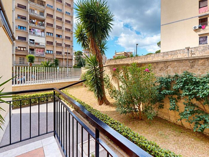 Appartamento trilocale in affitto in Viale Colli Aminei, Colli Aminei Capodimonte, Napoli
