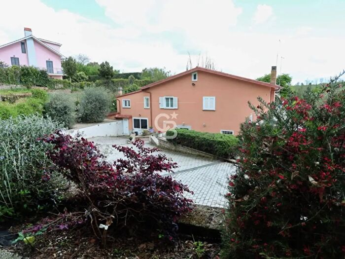 Casa con 8 locali in vendita in Via Caprarola, Ronciglione