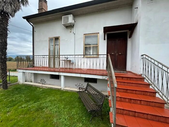 Casa quadrilocale in vendita in Via Flaminia, Bevagna