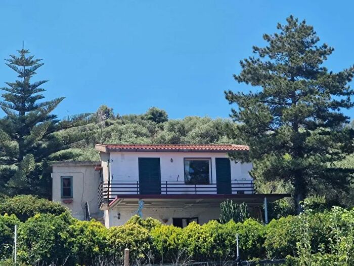 Casa con 6 locali in vendita in Termini Imerese
