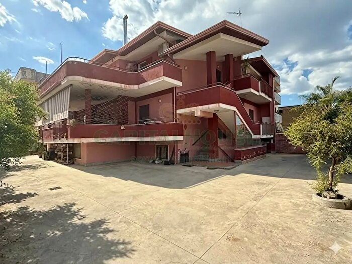 Casa con 8 locali in vendita in Via Montevergine, Castello Di Cisterna