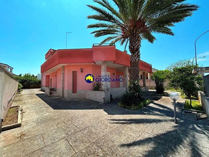 Casa con 12 locali in vendita in Via Copernico, Squinzano