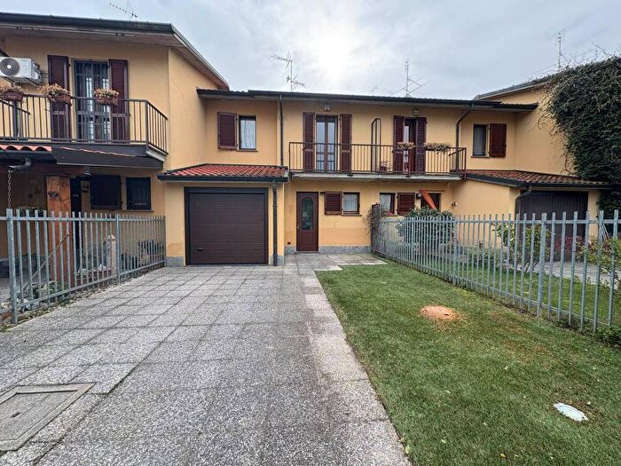 Casa quadrilocale in affitto in Via Gabriele DAnnunzio, Vistarino