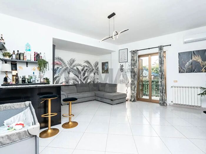 Casa con 5 locali in vendita in Via Etnea, Gravina Di Catania