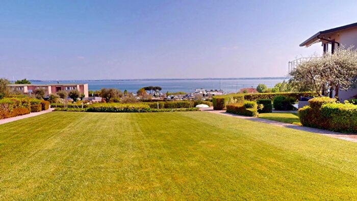 Casa quadrilocale in vendita in Moniga Del Garda