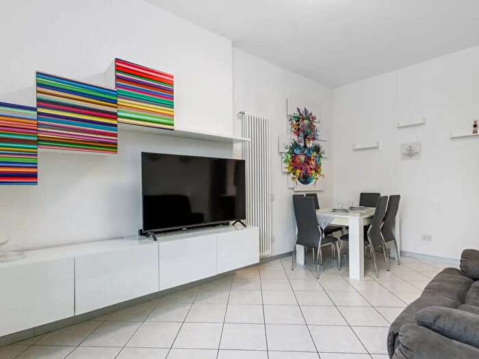 Appartamento trilocale in vendita in Via Cesare Baldi, Almenno San Salvatore