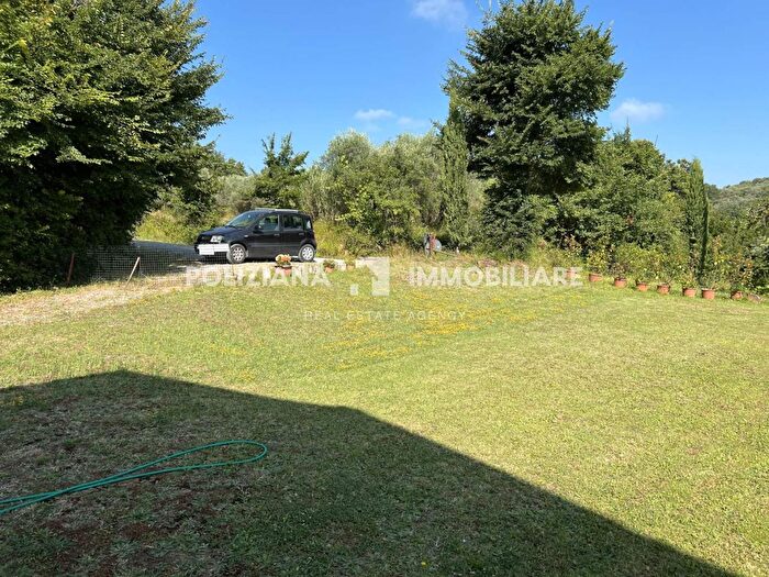 Casa quadrilocale in vendita in Montepulciano