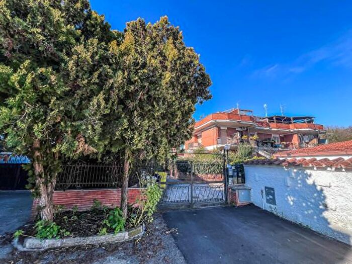 Appartamento trilocale in vendita in Via Neto, Pomezia