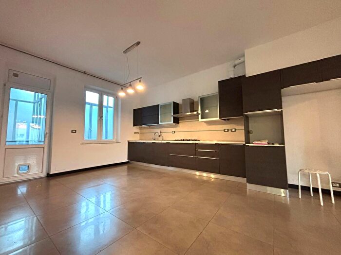 Appartamento con 6 locali in vendita in Piazza Aurelio Saffi, Savona