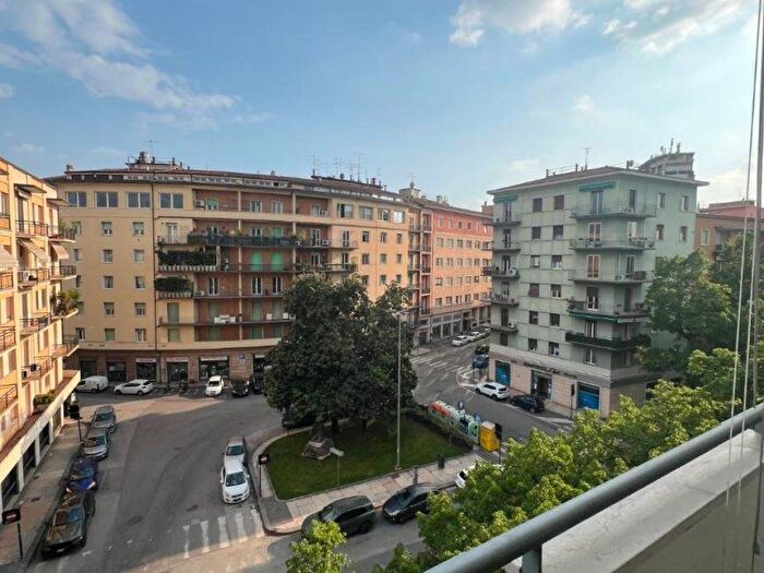 Appartamento con 5 locali in affitto in Via della Valverde, Valverde, Verona