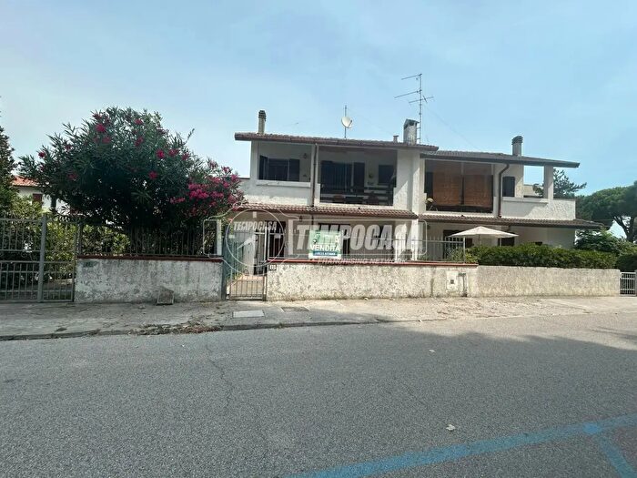 Appartamento trilocale in vendita in Viale Egitto Lido delle Nazioni, Comacchio