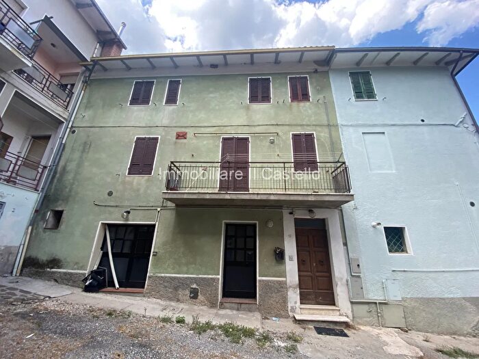 Casa con 5 locali in vendita in Via Martiri della Libertà, Castiglione Del Lago