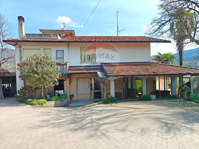 Casa con 8 locali in vendita in Via Campi Lunghi, Cassano Valcuvia