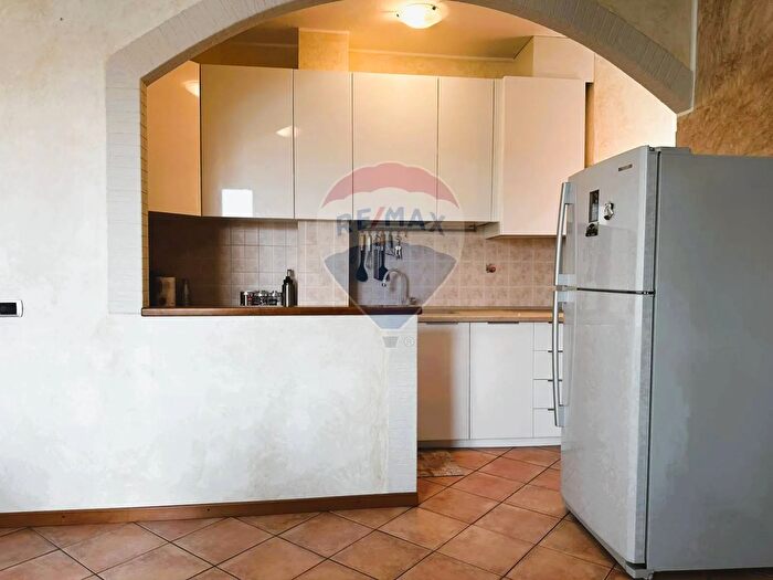 Appartamento bilocale in vendita in Via Francesco Caracciolo, Limbiate