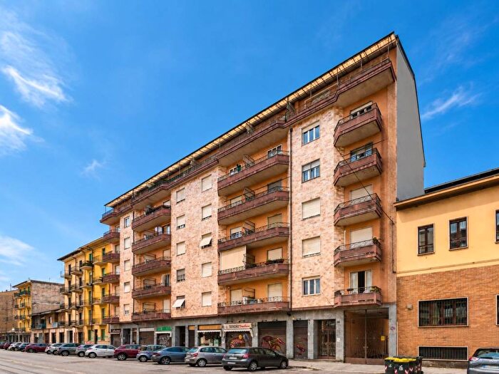 Appartamento trilocale in affitto in Via Genova, Nizza Millefonti, Torino