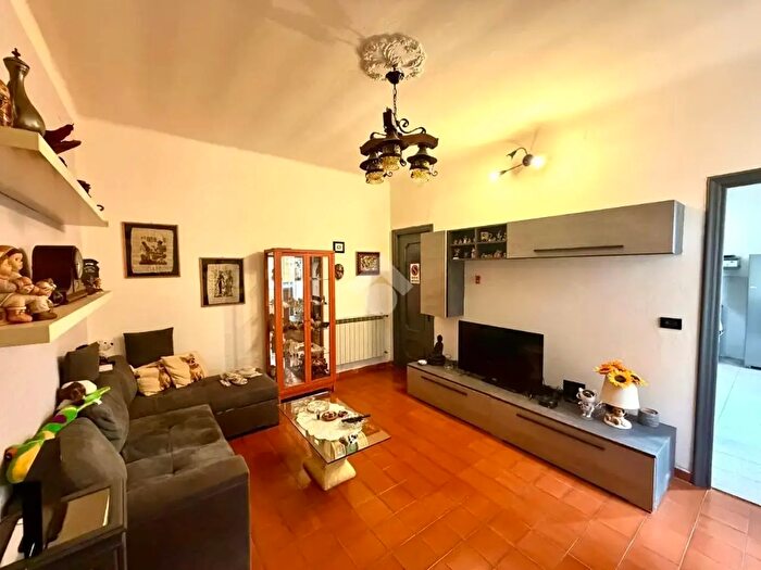 Appartamento trilocale in vendita in Via Enrico Cernuschi, Genova