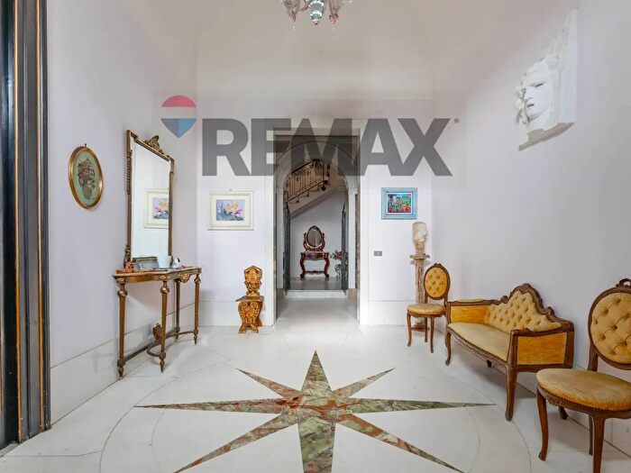 Casa con 16 locali in vendita in Piazza XX Settembre Trani, Trani