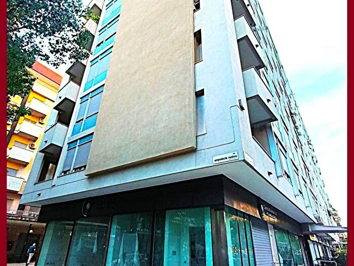 Appartamento con 6 locali in affitto in Via Empedocle Restivo, De Gasperi Croce Rossa, Palermo