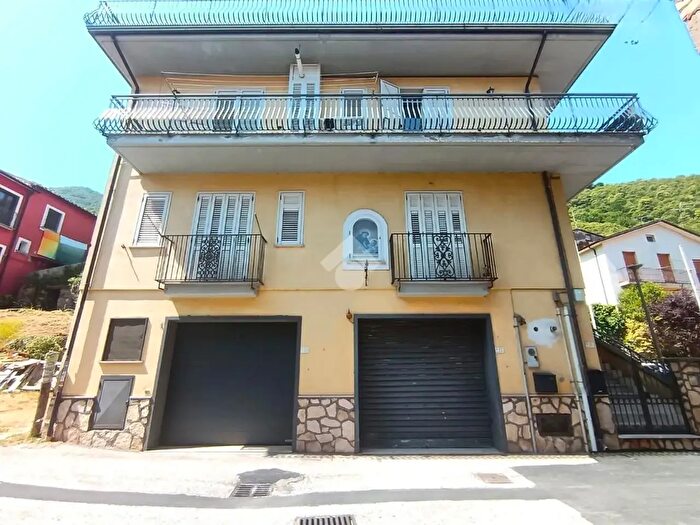 Appartamento trilocale in vendita in Via De Filippis, Serino