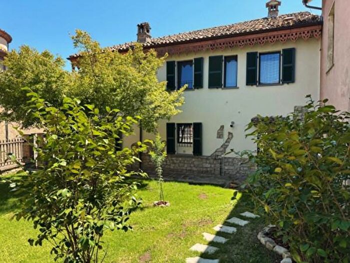 Casa con 6 locali in vendita in Via Francesco Tabacco, Cecima