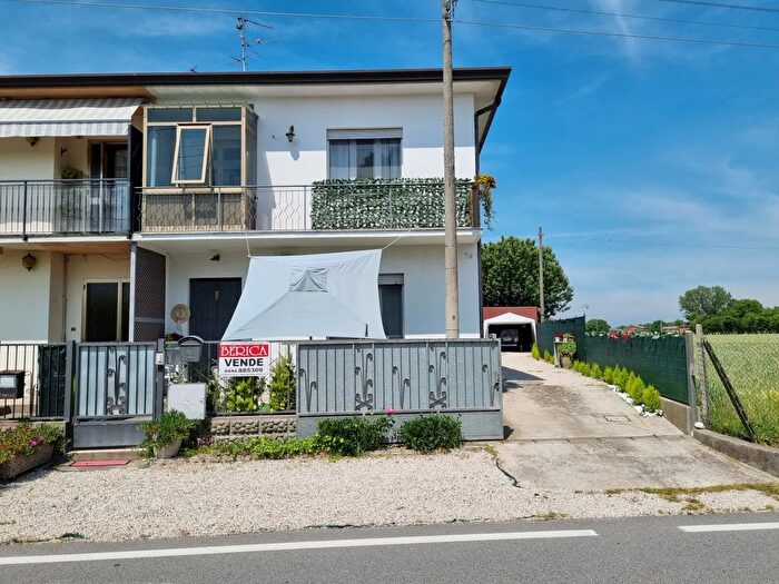 Casa trilocale in vendita in Via Chiesa di Bresega, Ponso