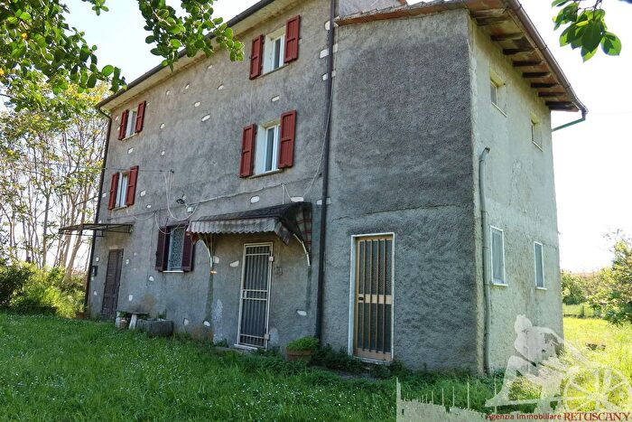 Casa con 10 locali in vendita in Seravezza