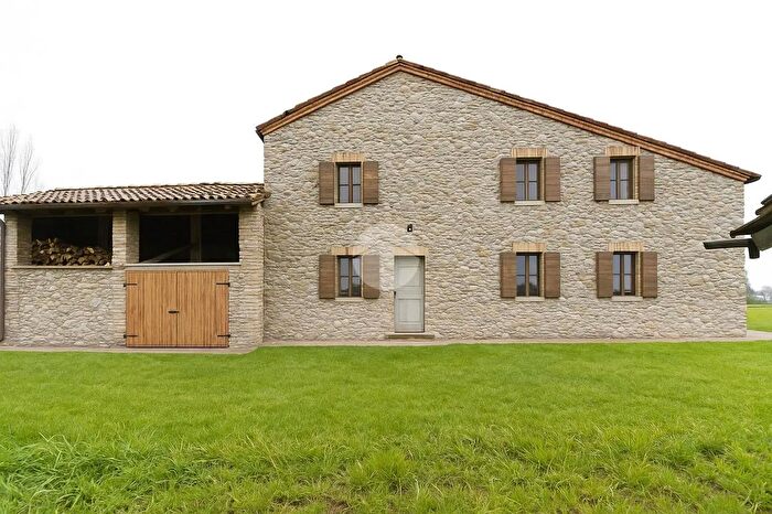 Casa con 6 locali in vendita in Via Cacalupo, Fidenza