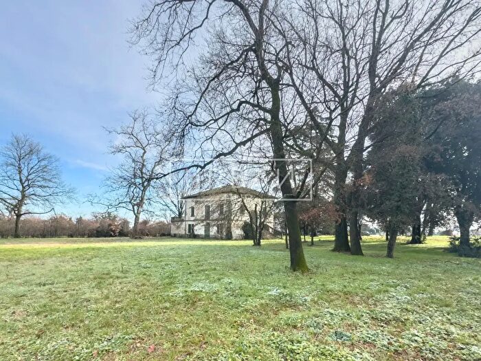 Casa con 8 locali in vendita in Via Pittora, Faenza