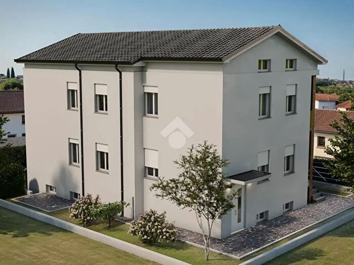 Appartamento quadrilocale in vendita in Via Edmondo De Amicis, Parma