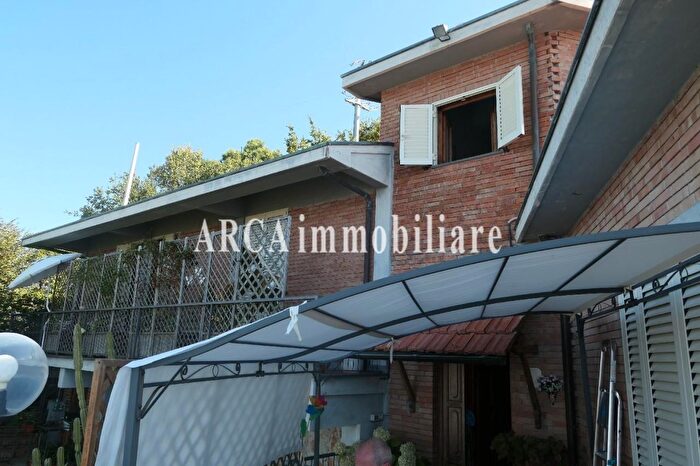 Casa con 7 locali in vendita in Pietrasanta