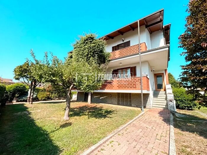 Casa con 13 locali in vendita in Via Udine, Volpiano