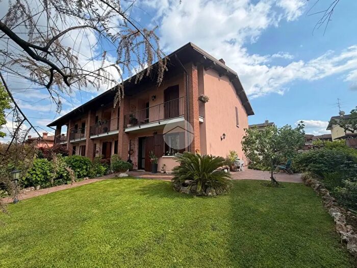 Casa trilocale in vendita in Via Giugno, Rodengo Saiano