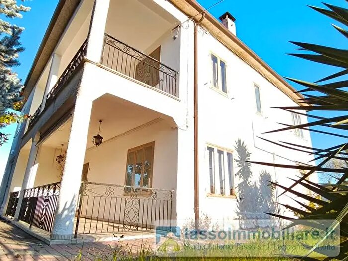 Casa con 10 locali in vendita in Strada Statale, Crecchio